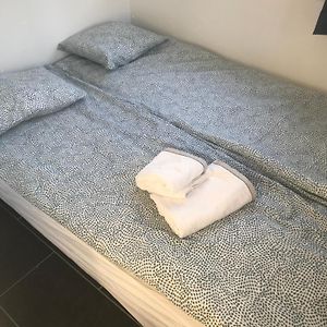 Kleine Kamer met een King Size Bed